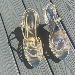 ☀️ Gold Sling Back Heels